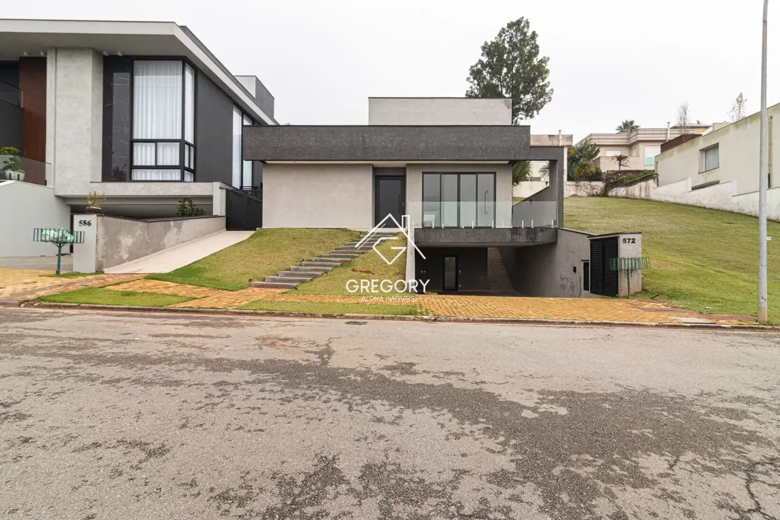Casa à venda em Alphaville, Santana de Parnaíba: 4 quartos e 4 vagas — foto do imóvel