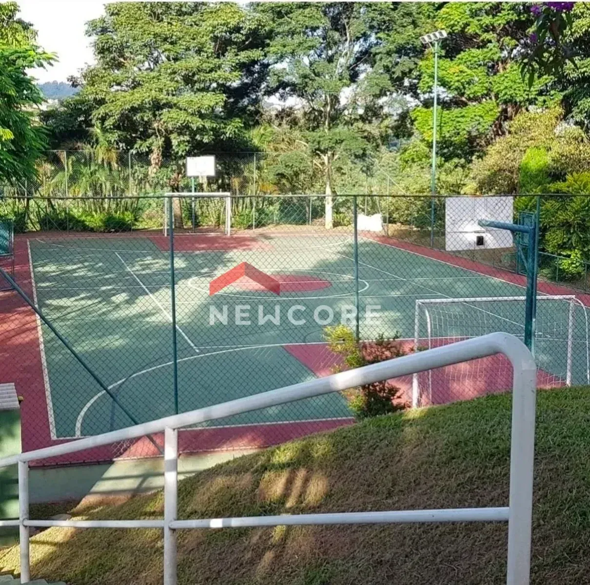 Casa de 330 m² com 3 suítes à venda no Tarumã, Santana de Parnaíba — foto do imóvel